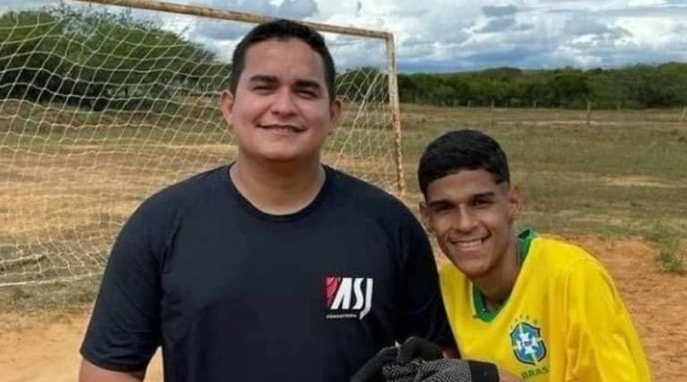 Ex-empresário de Luva de Pedreiro acusa Falcão de "manipulação e promessa de dinheiro fácil" 1 ex empresario de luva de pedreiro acusa falcao de manipulacao e promessa de dinheiro facil