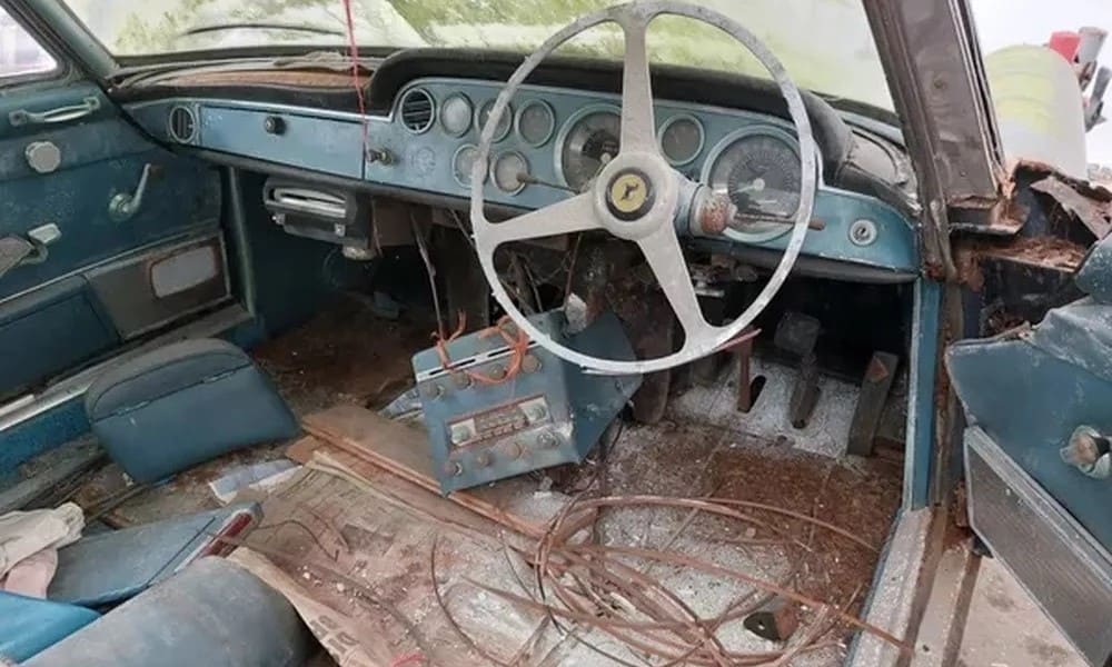 Ferrari 250 GTE abandonada por 40 anos é vendida em leilão por R$ 700 mil 3 ferrari 3