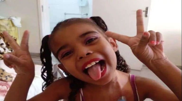 Menina de 7 anos que pediu rim de presente em cartinha ao Papai Noel morre na fila de transplante 1 menina de 7 anos que pediu rim de presente em cartinha ao papai noel morre na fila de transplante