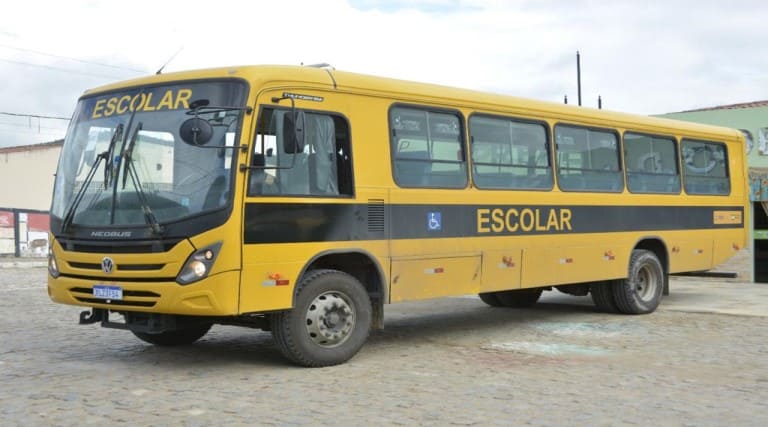 prefeitura-de-poco-dantas-pb-recebeu-um-novo-onibus-escolar-para-a-frota-municipal