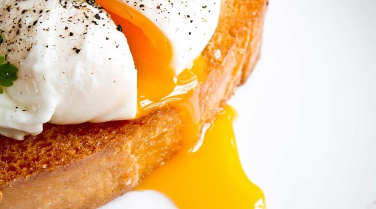 e seguro comer ovos mal cozidos saiba o que dizem os especialistas