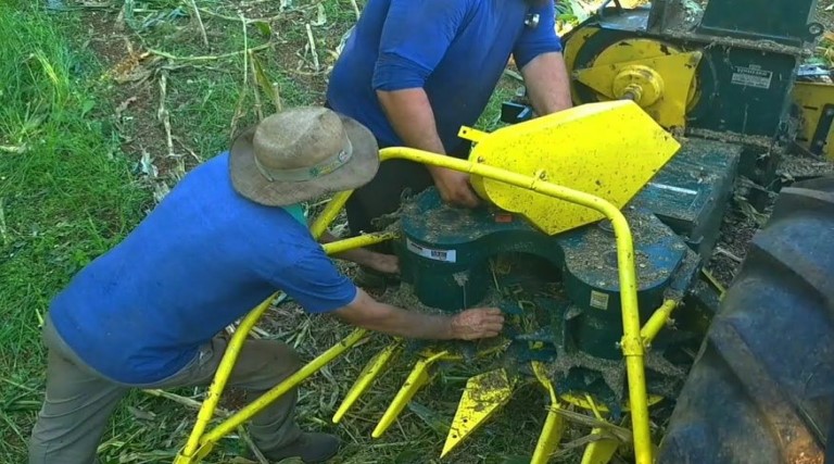 Homem morre após ser prensado por máquina agrícola enquanto trabalhava em Sumé 1 homem morre apos ser prensado por maquina agricola enquanto trabalhava em sume