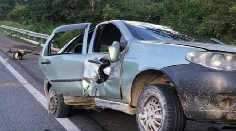 Homem morre e outro tem perna amputada em acidente envolvendo caminhão e carro na Paraíba 1 homem morre e outro tem perna amputada em acidente envolvendo caminhao e carro na paraiba