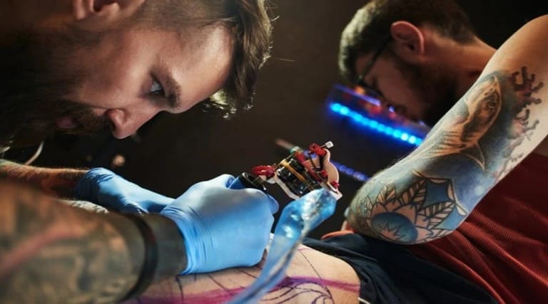 tintas de tatuagem podem conter substancias cancerigenas diz estudo