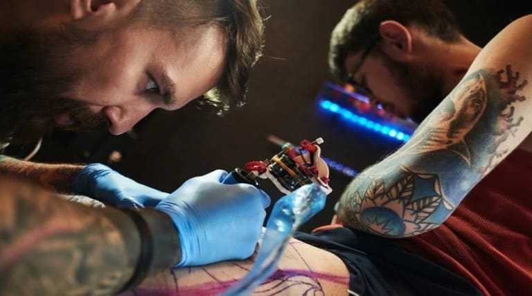 tintas-de-tatuagem-podem-conter-substancias-cancerigenas-diz-estudo