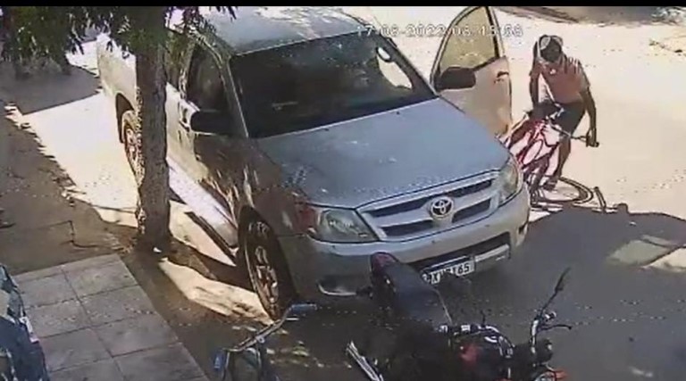 video ciclista idoso morre apos ser derrubado por porta de carro no interior do ceara