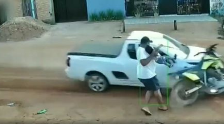 Vídeo: Pai tem reflexos rápidos e salva bebê de ser atropelado por carro 1 video pai tem reflexos rapidos e salva bebe de ser atropelado por carro