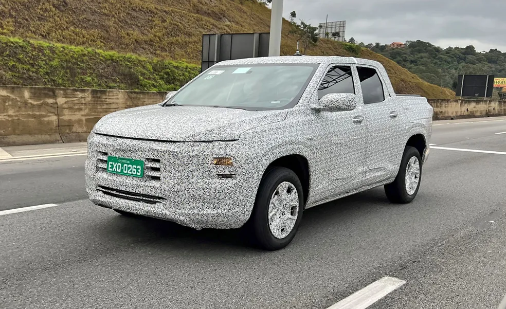 Nova Chevrolet Montana 2023 mostra sua grade e terá frente de Blazer 2 flagramontana02