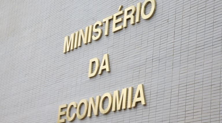 governo envia proposta de orcamento com auxilio brasil de r 405 em 2023