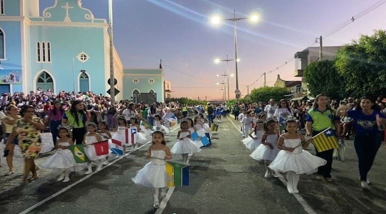 prefeitura municipal de uirauna realizou a volta da tradicao do desfile civico de 07 de setembro