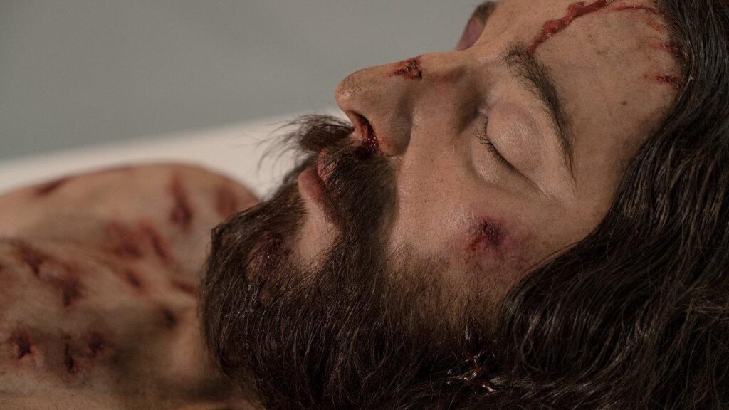 Corpo hiper-realista de Cristo baseado no Santo Sudário é exposto em catedral na Espanha; veja fotos 2 Jesus 1