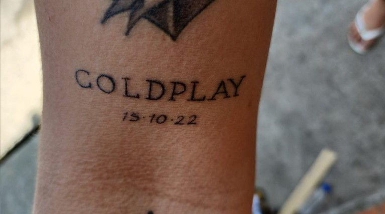 Cearense tatua data de show do Coldplay que foi adiado e viraliza 1 cearense tatua data de show do coldplay que foi adiado e viraliza