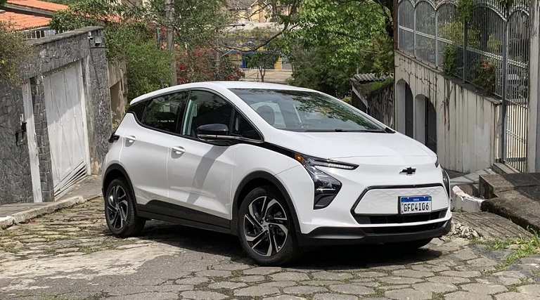 chevrolet-bolt-e-um-crossover-que-mostra-atributos-em-varios-aspectos