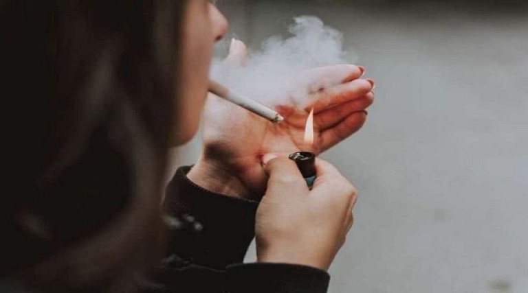 estudo define idade ideal para deixar de fumar e reduzir risco de morte