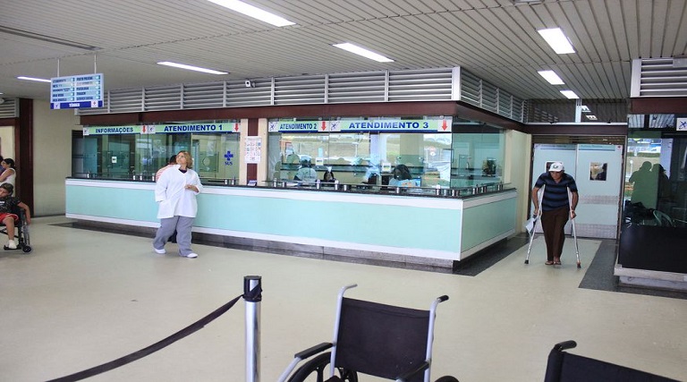 Homem morre após cair de árvore, a 10 metros de altura 1 homem morre apos cair de arvore a 10 metros de altura