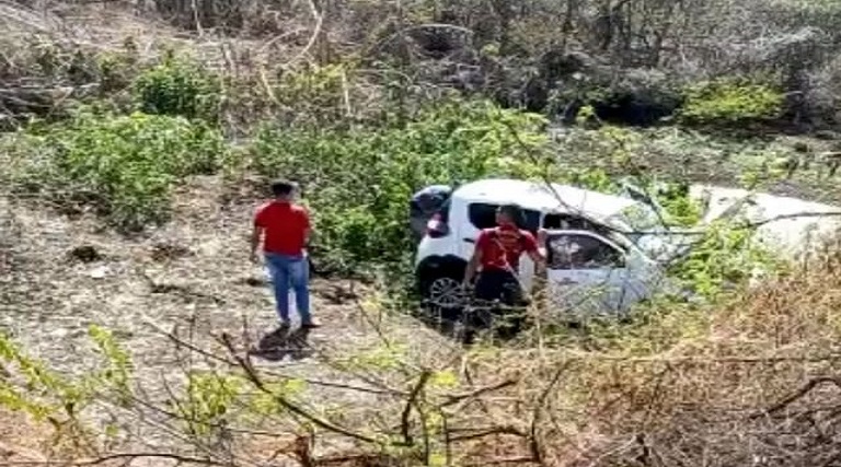 Bebê e mulher ficam feridos em acidente de carro na BR-230, em Sousa 1 bebe e mulher ficam feridos em acidente de carro na br 230 em sousa