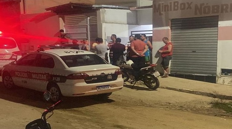 Policial Militar é encontrado morto em sua própria casa, em Juazeirinho, na Paraíba 1 policial militar e encontrado morto em sua propria casa em juazeirinho na paraiba