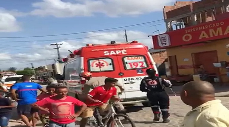 Vídeo: Criança de 4 anos se afoga em cacimba e é socorrido em estado grave 1 video crianca de 4 anos se afoga em cacimba e e socorrido em estado grave