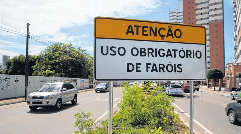 Farol baixo sempre aceso? Veja o que muda com a atualização do Código Nacional de Trânsito 1 farol baixo sempre aceso veja o que muda com a atualizacao do codigo nacional de transito