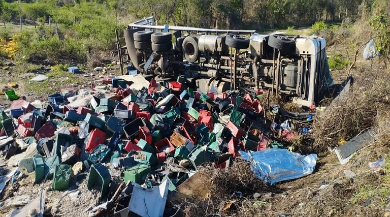 Vídeo: Acidente mata motorista e passageiro fica ferido 1 video acidente mata motorista e passageiro fica ferido