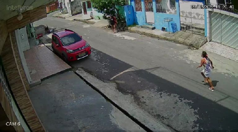 Vídeo: Homem é morto com várias facadas durante briga 1 video homem e morto com varias facadas durante briga