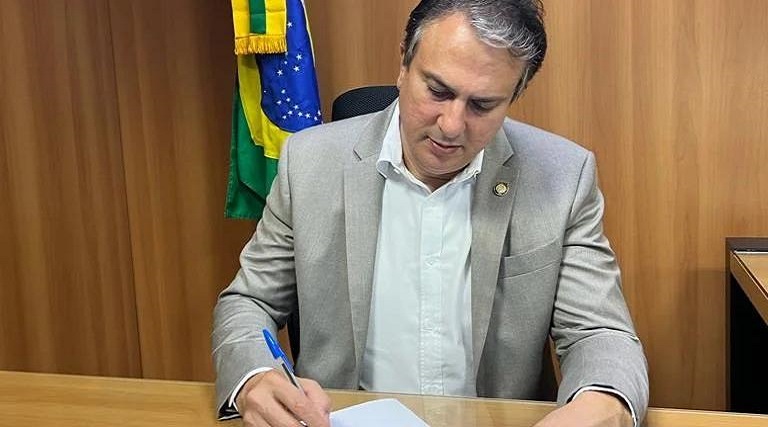 Camilo Santana anuncia reajuste de 15% no piso nacional dos professores; valor chega a R$ 4,4 mil 1 camilo santana anuncia reajuste de 15 no piso nacional dos professores valor chega a r 44 mil