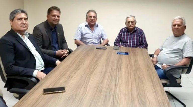 jose aldemir discute com diretores do hospital napoleao laureano implantacao de nucleo em cajazeiras