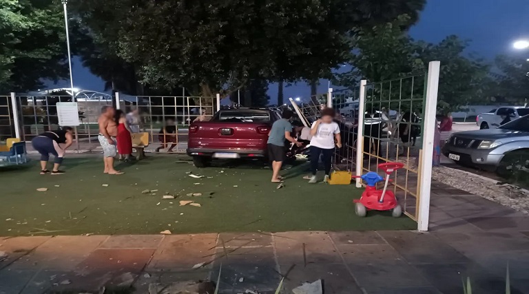 menino-de-2-anos-morre-e-quatro-pessoas-ficam-feridas-ao-serem-atropelados-dentro-de-condominio