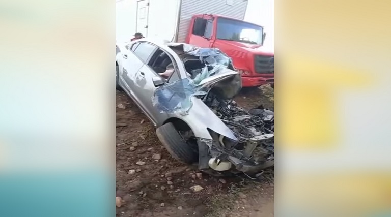 Motorista morre após colidir carro com caminhão no Sertão da Paraíba 1 motorista morre apos colidir carro com caminhao no sertao da paraiba
