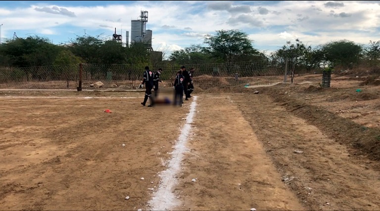 Três pessoas morrem e uma fica ferida em ataque a tiros após partida de futebol 1 tres pessoas morrem e uma fica ferida em ataque a tiros apos partida de futebol