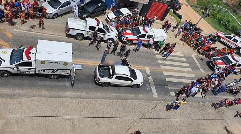 Vídeo: Homem é morto a tiros após parar em semáforo em Patos 1 video homem e morto a tiros apos parar em semaforo em patos