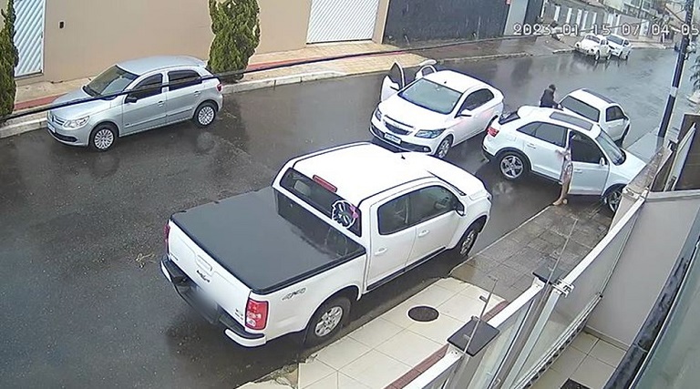 Vídeo: Turista é morto a tiros em portão de casa 1 video turista e morto a tiros em portao de casa