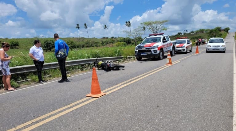 Acidente entre moto e bicicleta deixa cliclista morto 1 acidente entre moto e bicicleta deixa cliclista morto