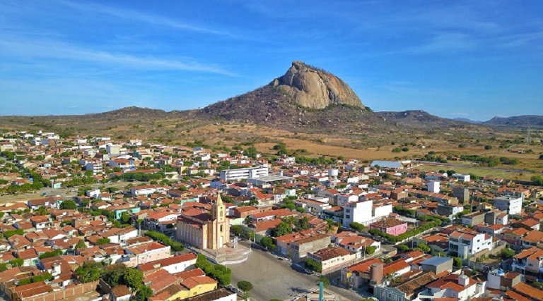 Empregada doméstica é presa por passar informações a quadrilha que planejava assaltar casa de desembargador 1 empregada domestica e presa por passar informacoes a quadrilha que planejava assaltar casa de desembargador