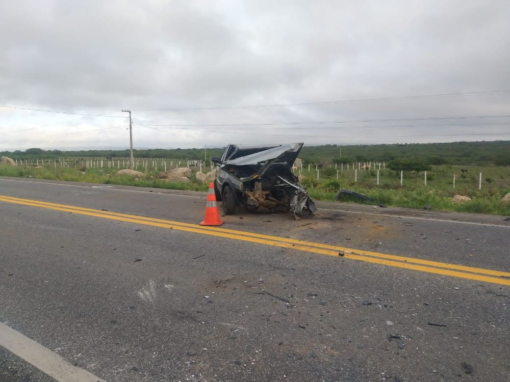 Fotos: Duas pessoas morrem em acidente automobilístico na BR-230 2 0a7c81ec81bbcd84f33f3a9ee4b6c5540074c645