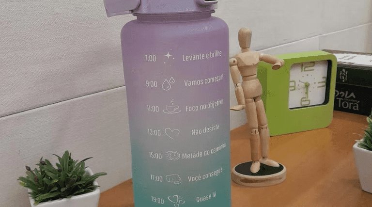 -2-litros-voce-consegue-garrafas-d-agua-motivacionais-sao-indicadas-por-medicos-quanto-devo-beber-por-dia-