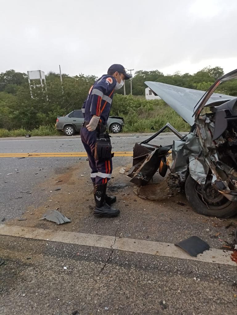 Fotos: Duas pessoas morrem em acidente automobilístico na BR-230 10 c8b14bafe4991fabccd8f9cdd5bc84ed3b2665b3