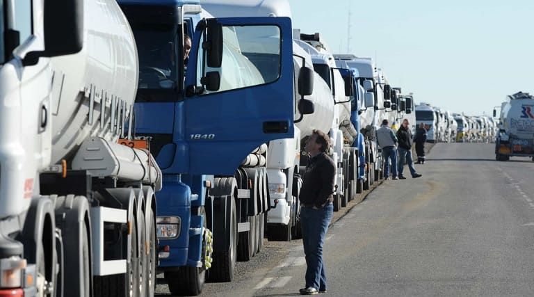caminhoneiros elogiam decisao do governo de taxar petroleo