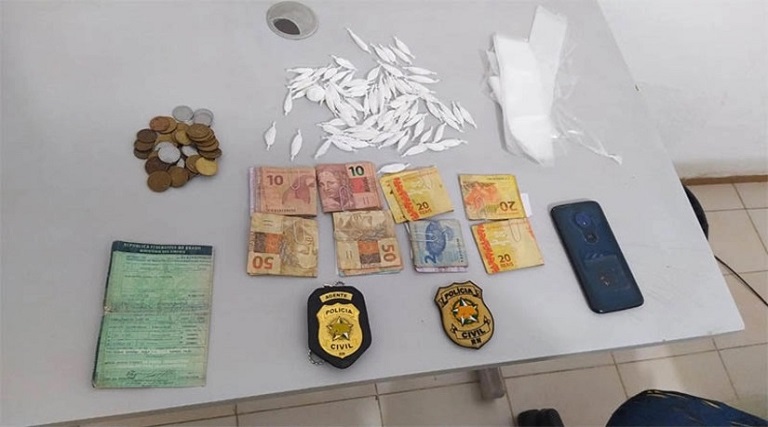 policia civil prende em flagrante dono de oficina com 80 trouxas de cocaina em jose da penha