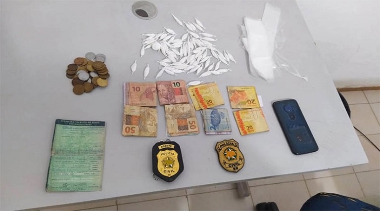 Polícia civil prende em flagrante dono de oficina com 80 trouxas de cocaína, em José da Penha 1 policia civil prende em flagrante dono de oficina com 80 trouxas de cocaina em jose da penha