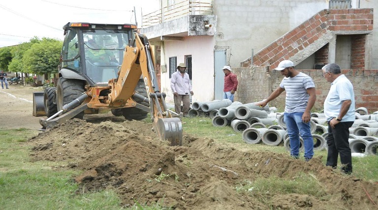 prefeito itamar moreira esta realizando diversas melhorias no bairro manoel francisco ferreira em poco dantas