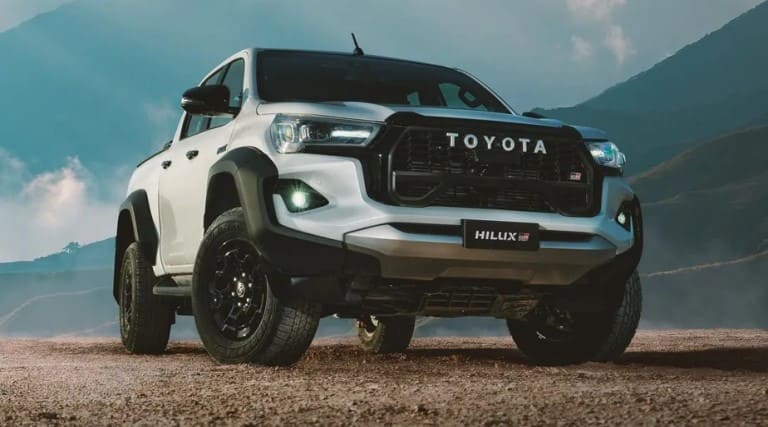 toyota hilux gr sport 2023 fica mais invocada robusta e cara