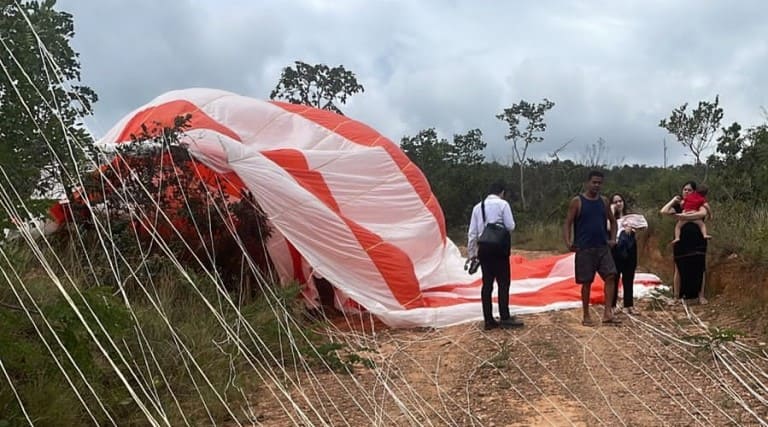 video aviao cai apos pane piloto conseguiu acionar paraquedas