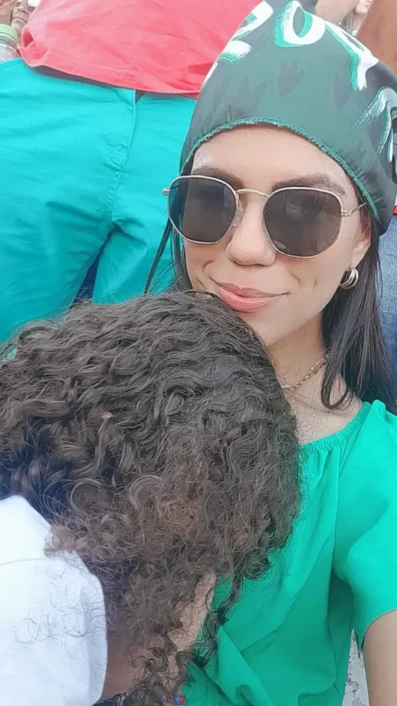 Pai e filha trezeanos vestem camisa e faixa do Sousa para acompanhar jogo do título do clube do coração 4 2