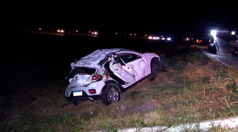 Mulher morre e outras quatro pessoas da mesma família ficam feridas em acidente 1 mulher morre e outras quatro pessoas da mesma familia ficam feridas em acidente