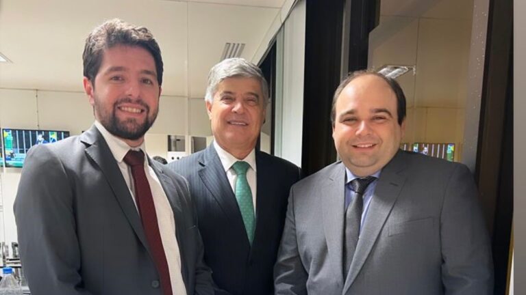 Prefeito de Uiraúna busca incentivos financeiros e parcerias em viagem a Brasília
