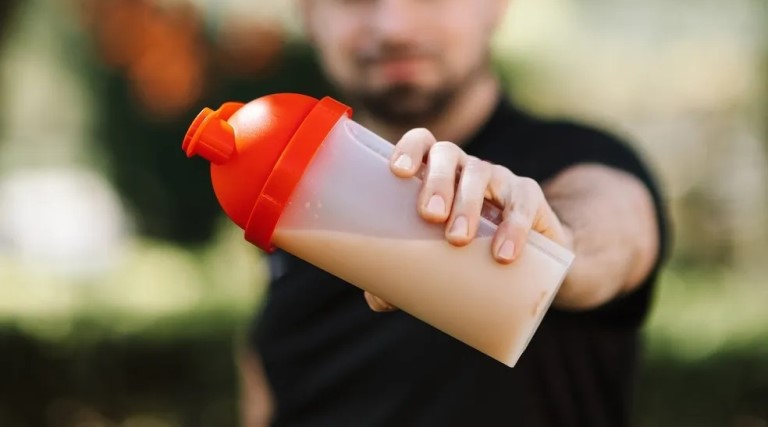 whey-protein-nao-e-po-magico-especialistas-explicam-quando-a-suplementacao-e-recomendada