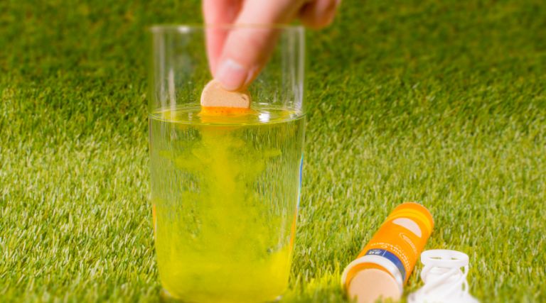 vitamina-c-marcas-contem-excesso-de-sodio-e-aditivos-que-podem-causar-danos-a-saude-alerta-proteste