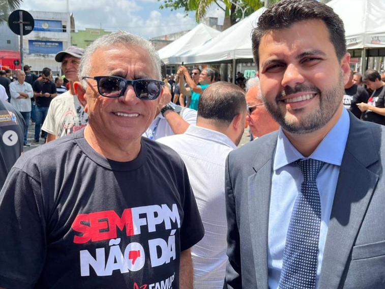 Praça dos Três Poderes está tomada por prefeitos e prefeitas da Paraíba em protesto contra a queda do FPM 2 Captura de tela 2023 08 30 142748