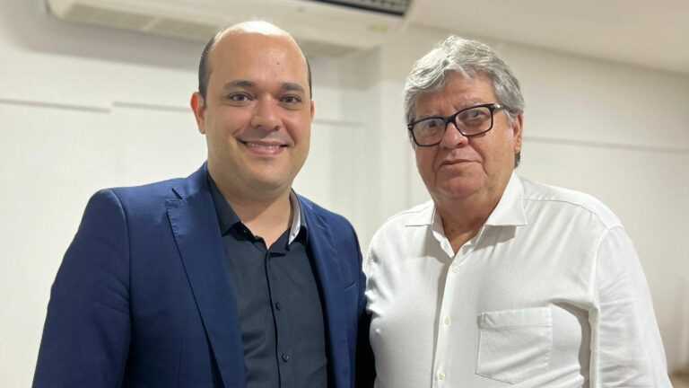 André Ribeiro é recebido pelo Governador João Azevedo junto com coordenação do Fórum Pró-Campina